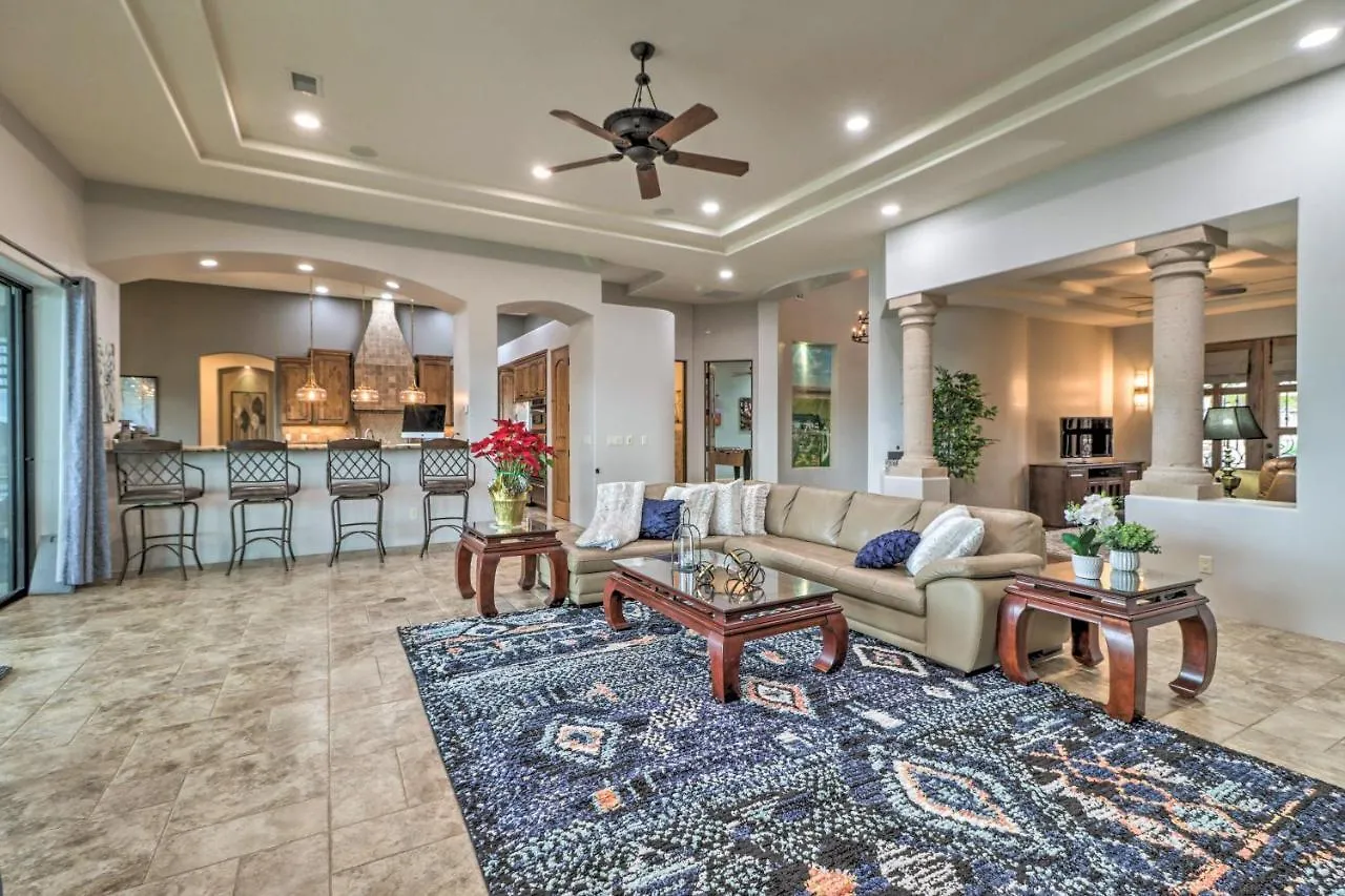 Pet-Friendly Phoenix Home Pool And Spa!