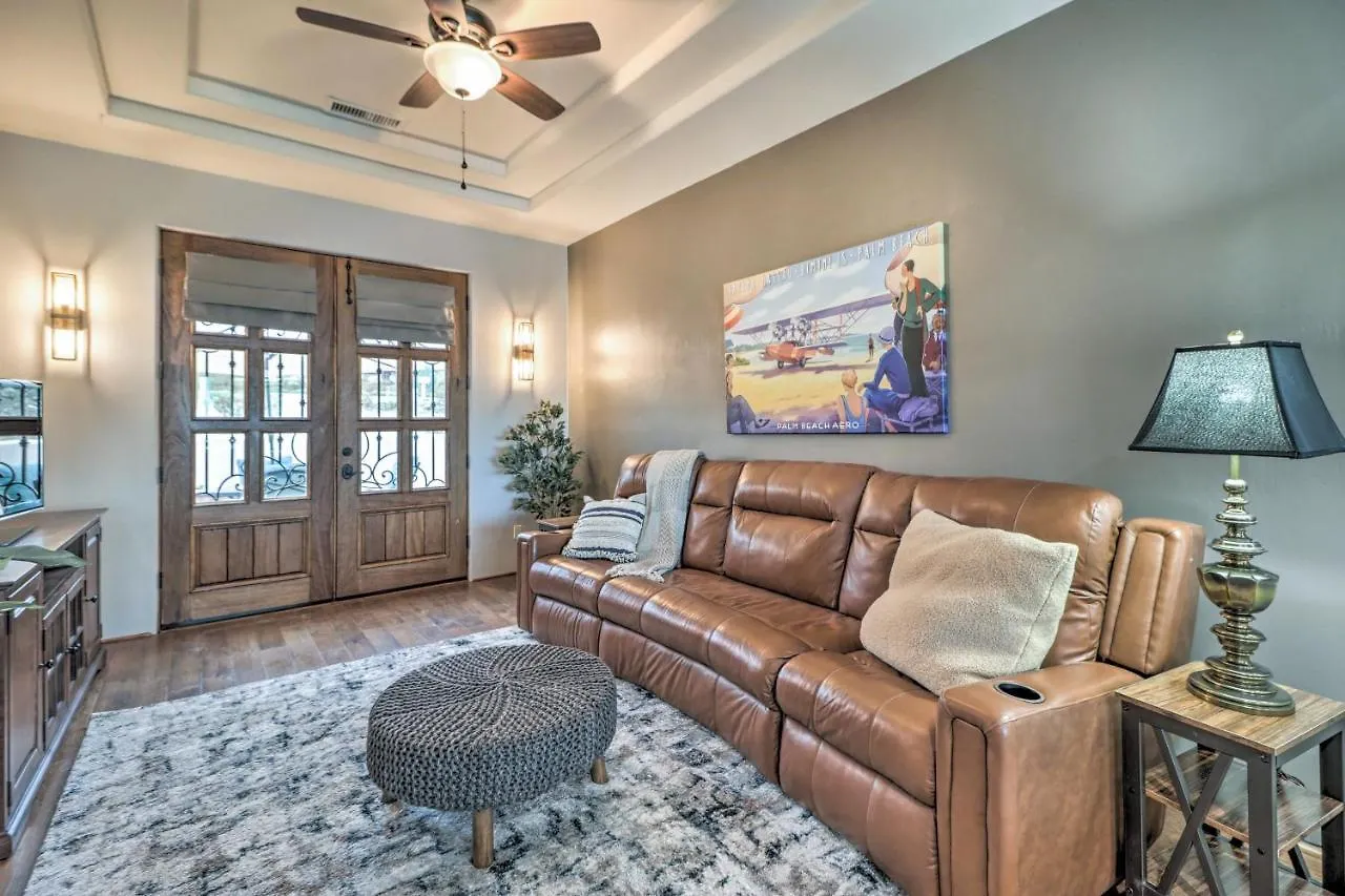 Holiday home Pet-Friendly Phoenix Home Pool And Spa!