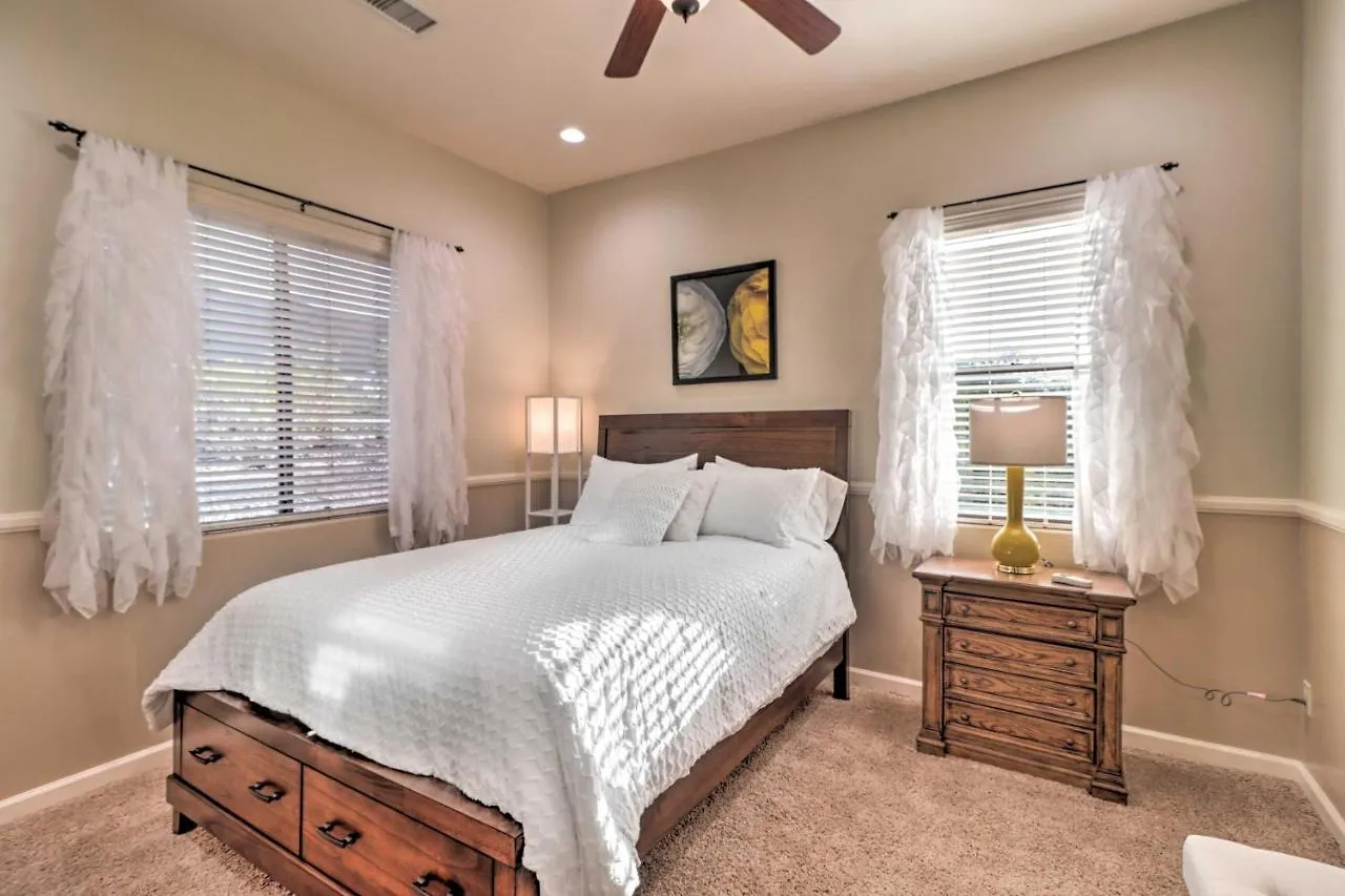 Pet-Friendly Phoenix Home Pool And Spa! Holiday home