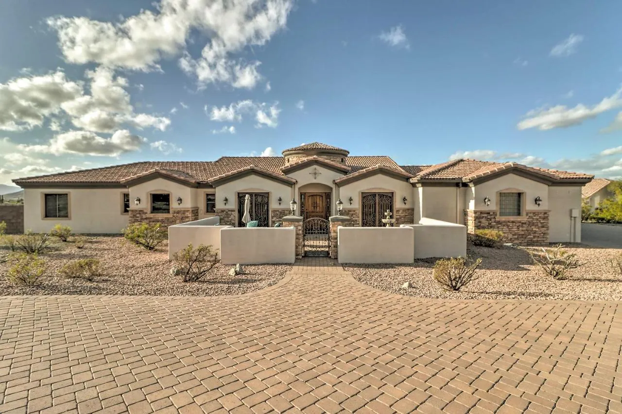 Pet-Friendly Phoenix Home Pool And Spa! United States