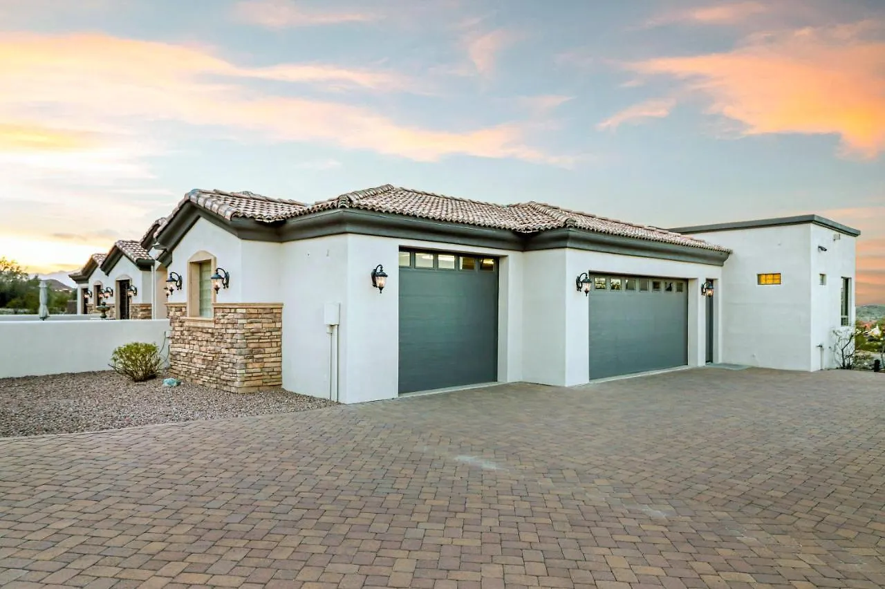 Pet-Friendly Phoenix Home Pool And Spa! Holiday home