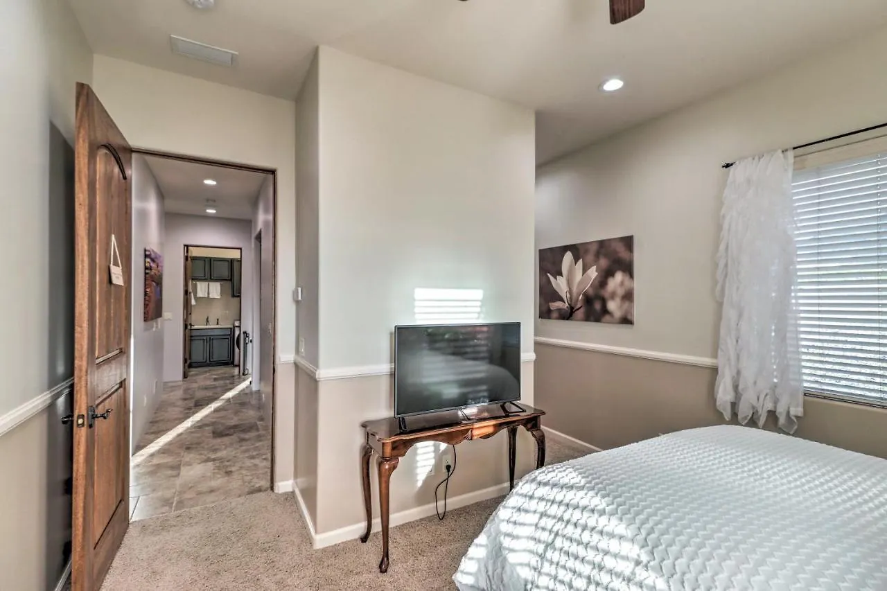 Holiday home Pet-Friendly Phoenix Home Pool And Spa!